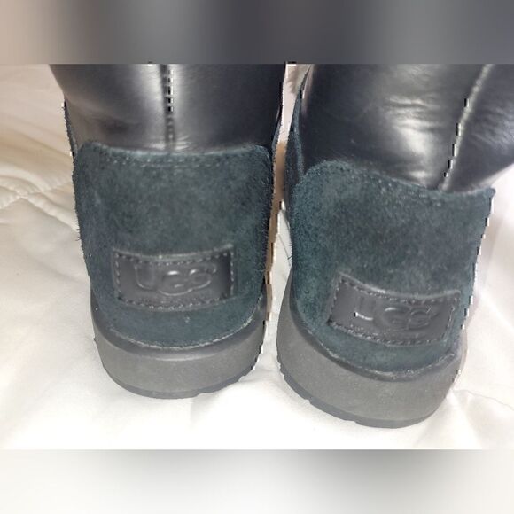 UGG Isley Weatherproof Leather Boots Pom Pom Size 6.5, black.  - Picture 5 of 5